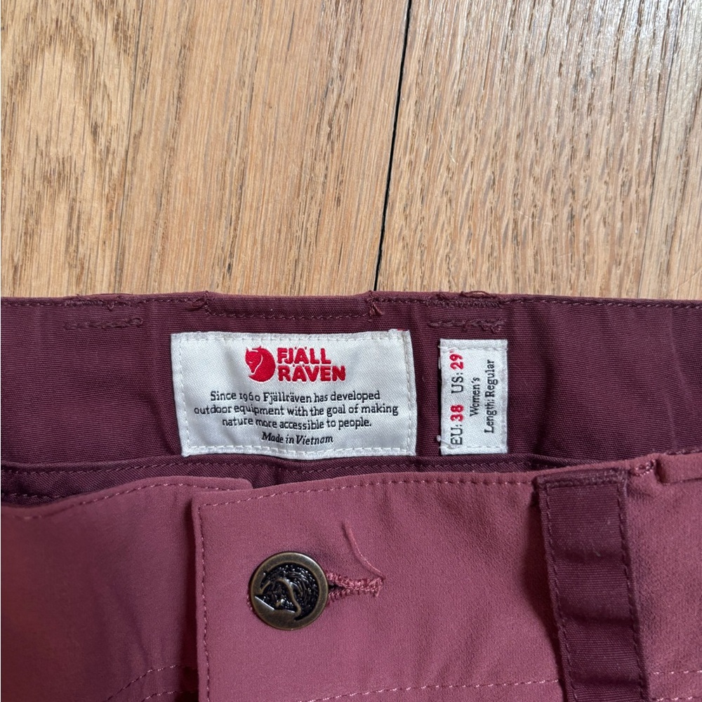 Fjallraven Men's Burgundy Cargo Pants with Zipper Pocket - Picture 4 of 9